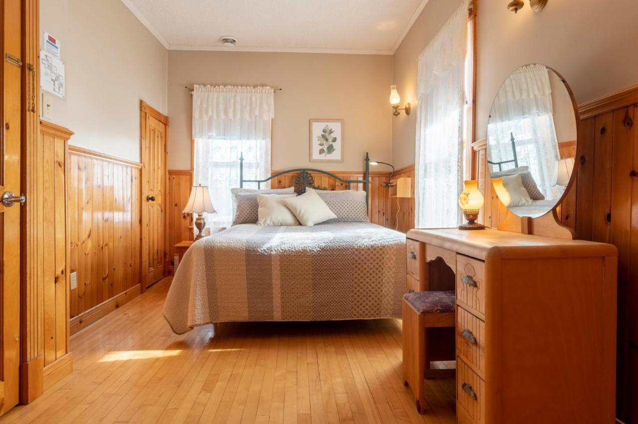 Auberge L'Intermede Du Lac Disraeli 외부 사진