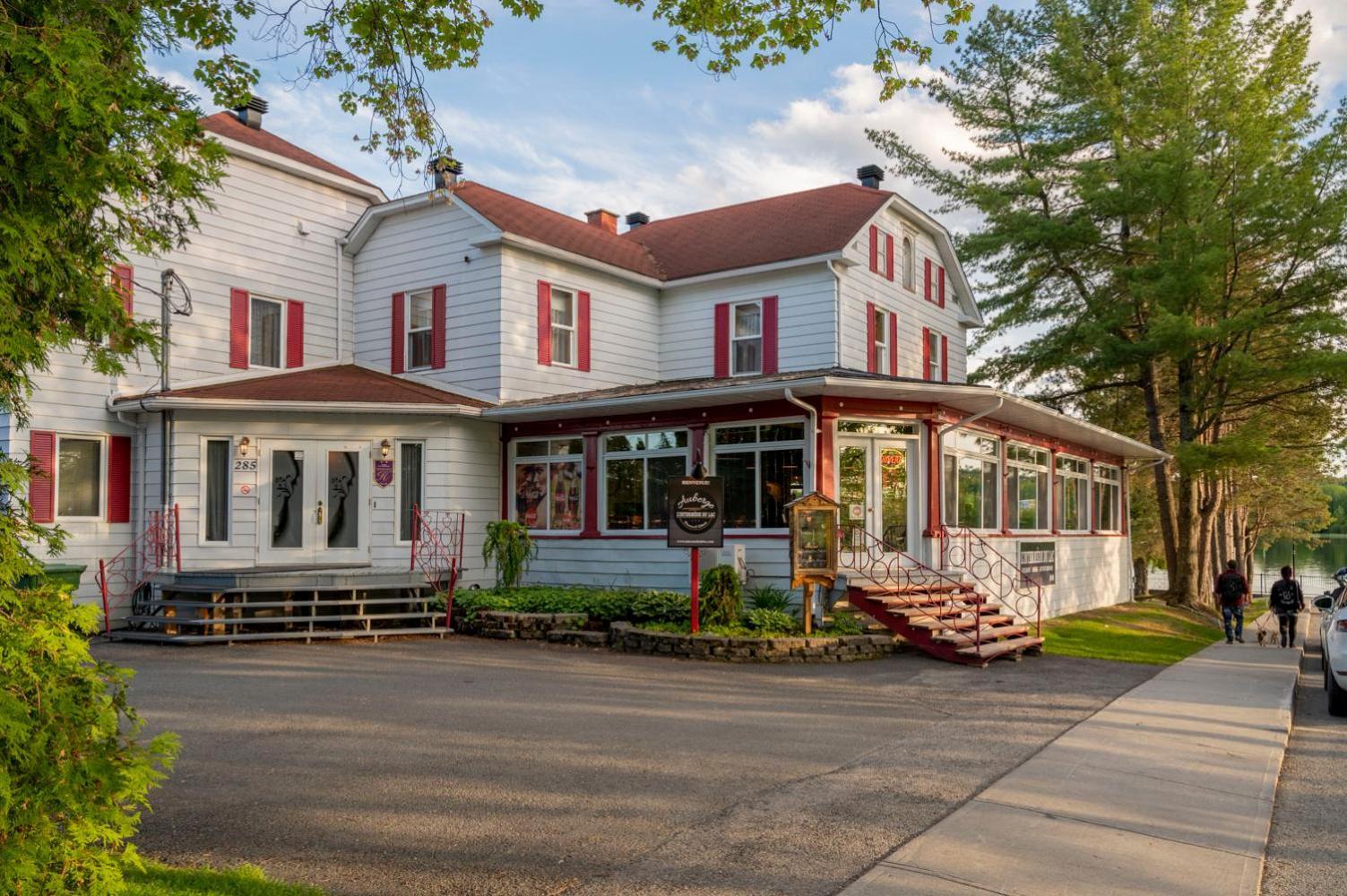 Auberge L'Intermede Du Lac Disraeli 외부 사진